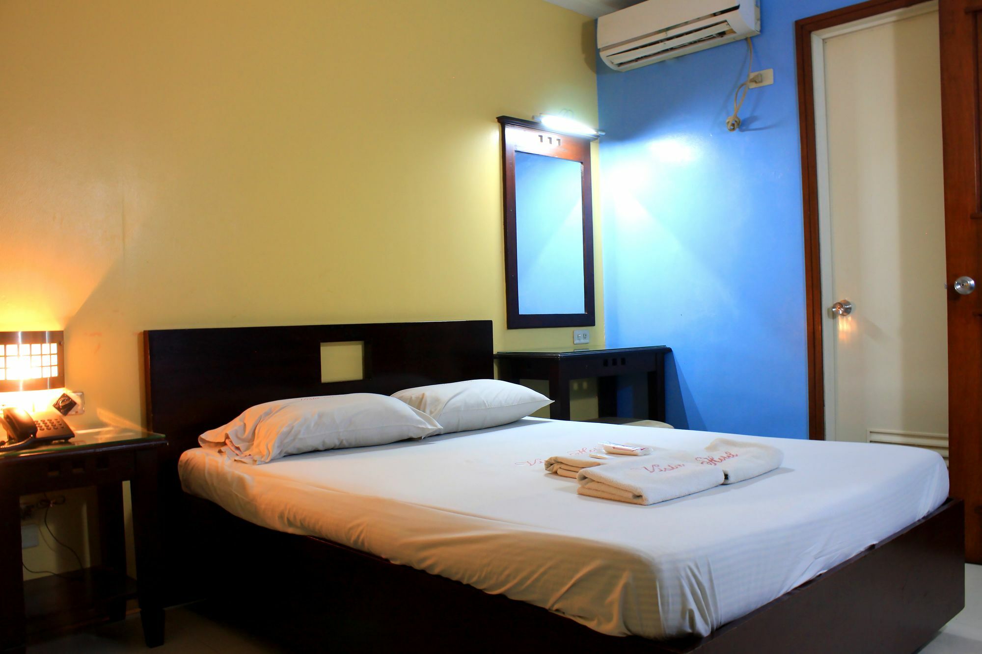 Vista Apartelle Makati City Ngoại thất bức ảnh